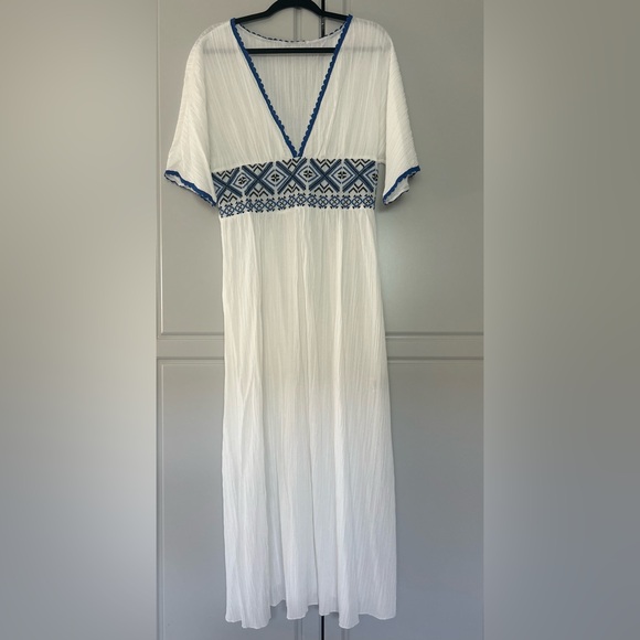 SHEIN Dresses & Skirts - SHEIN White Top with Black Label Detail